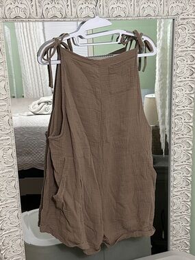 Sleeveless Tie-Shoulder Gauze Romper in Taupe